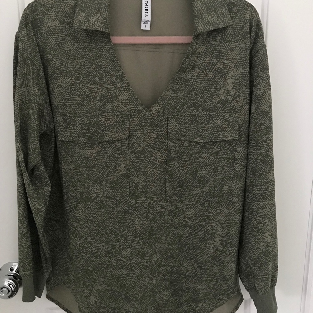 Athleta sport shirt